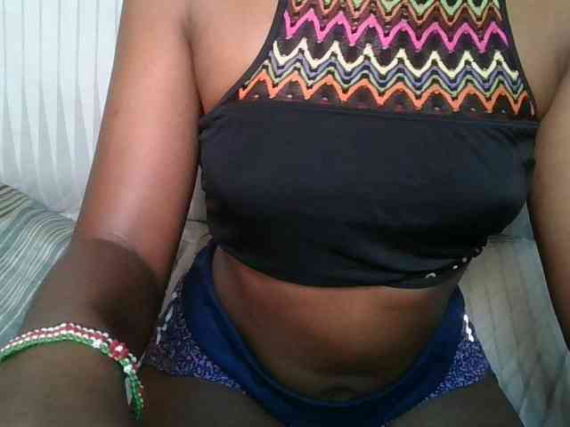 Brunnette-blonde webcam