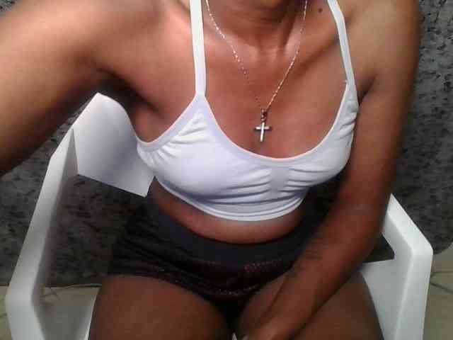 Brunnette-blonde webcam