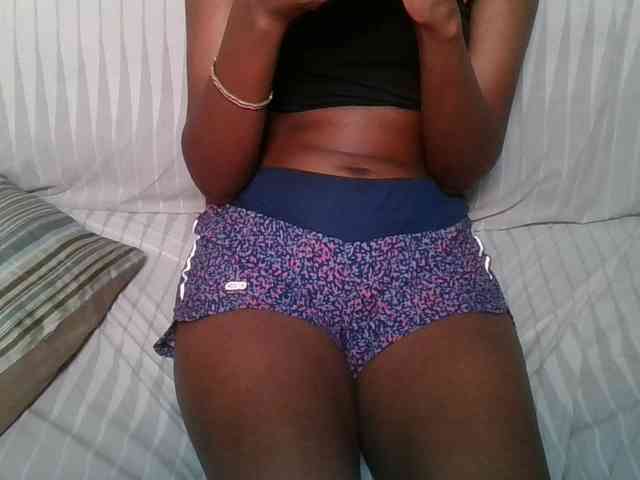 Brunnette-blonde webcam