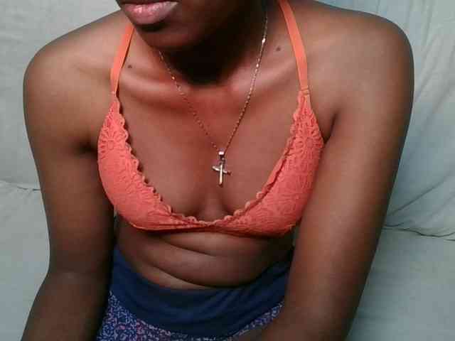 Brunnette-blonde webcam