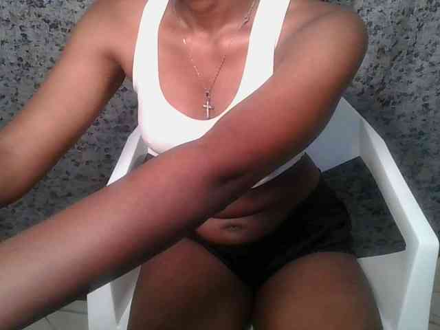 Brunnette-blonde webcam