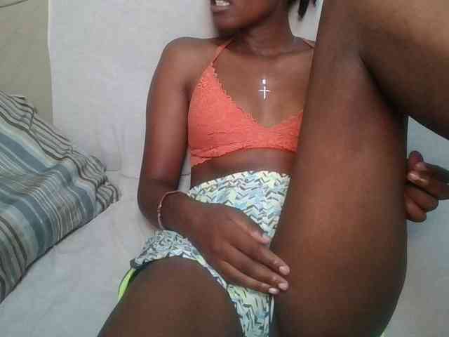 Brunnette-blonde webcam