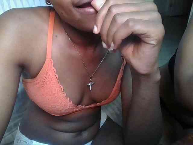 Brunnette-blonde webcam