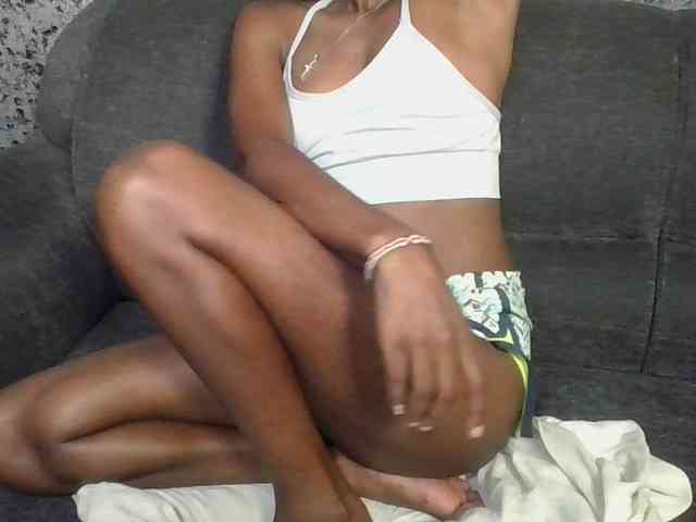 Brunnette-blonde webcam