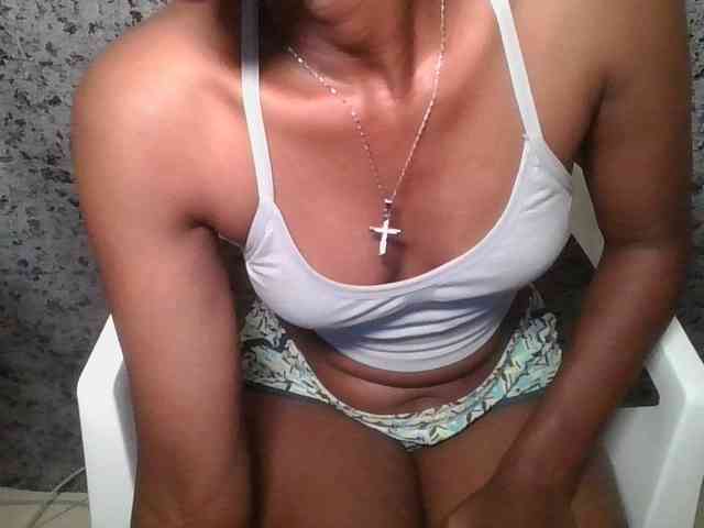 Brunnette-blonde webcam