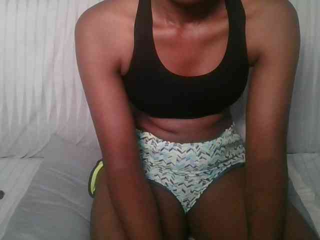 Brunnette-blonde webcam