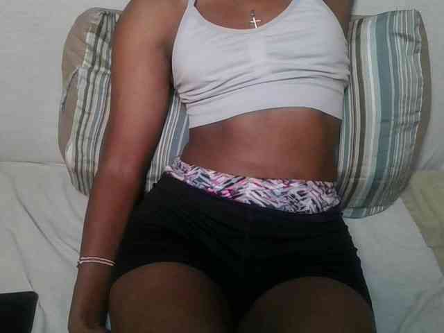 Brunnette-blonde webcam