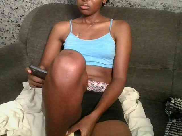 Brunnette-blonde webcam