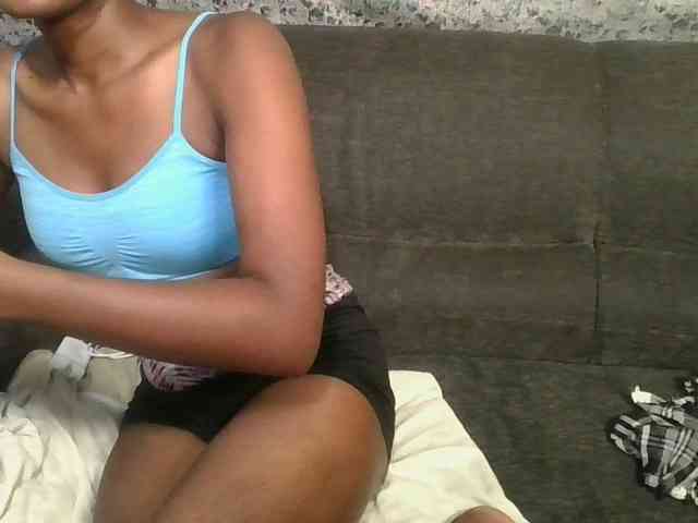 Brunnette-blonde webcam