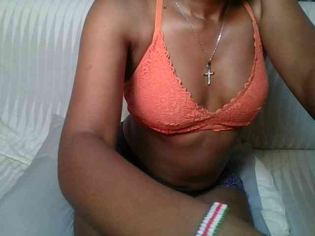 Brunnette-blonde webcam