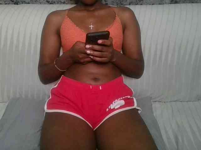 Brunnette-blonde webcam