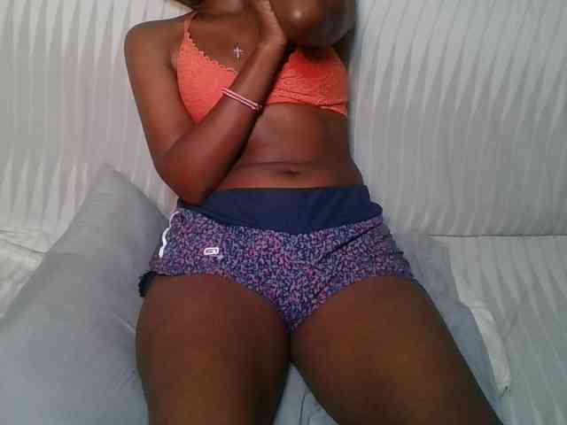 Brunnette-blonde webcam