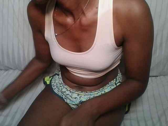 Brunnette-blonde webcam