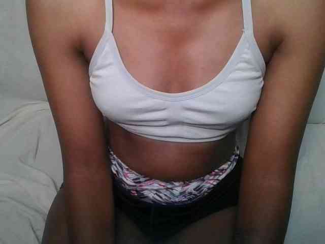 Brunnette-blonde webcam