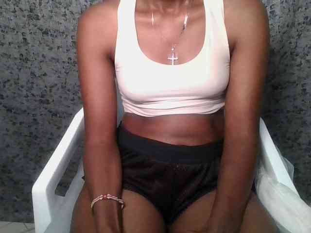 Brunnette-blonde webcam