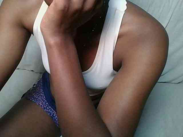 Brunnette-blonde webcam