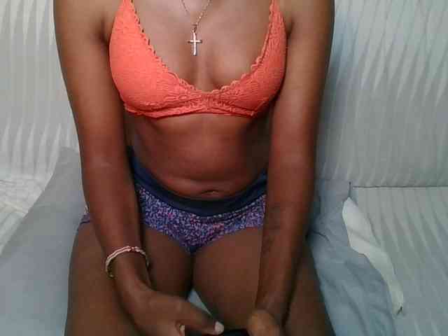 Brunnette-blonde Live Webcam on BongaCams