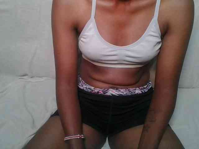 Brunnette-blonde webcam