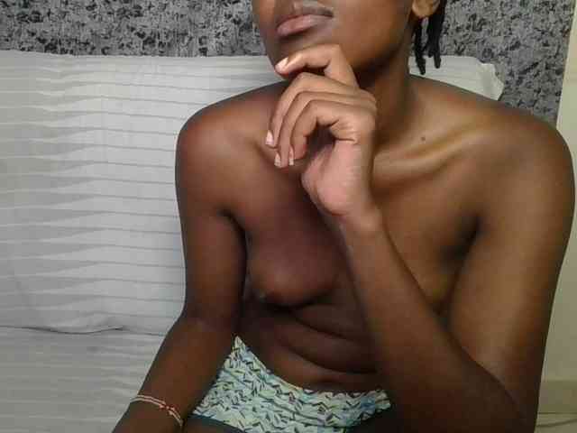 Brunnette-blonde Brunnette-blonde