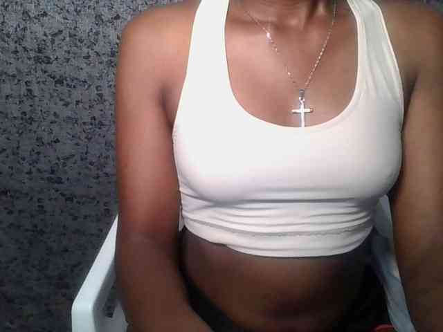 Brunnette-blonde webcam