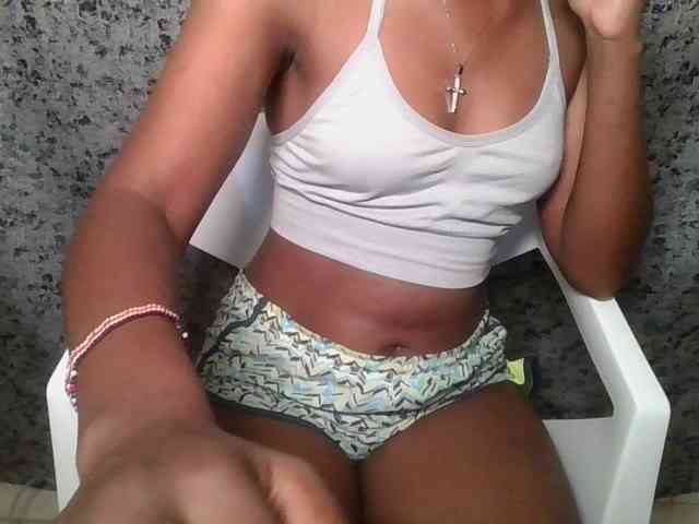 Brunnette-blonde webcam