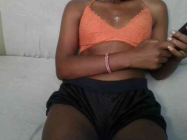 Brunnette-blonde webcam