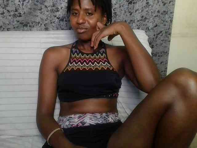 Brunnette-blonde webcam