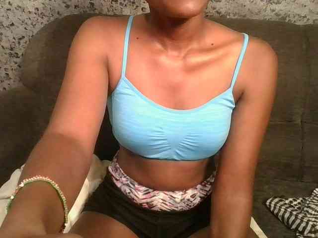 Brunnette-blonde webcam