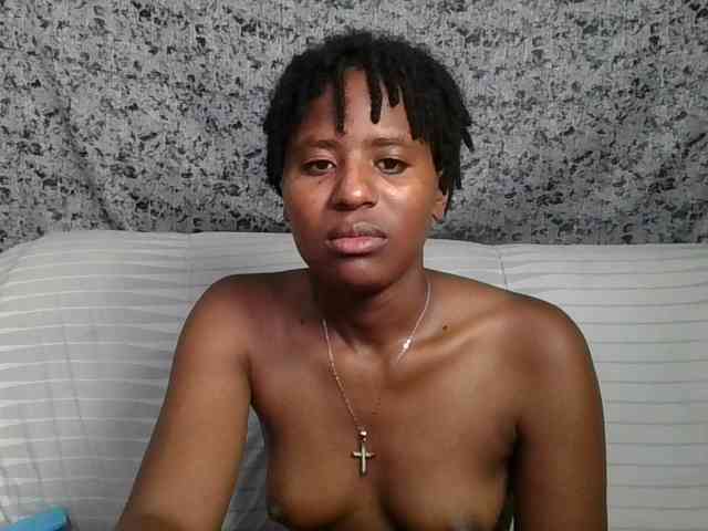 Brunnette-blonde webcam