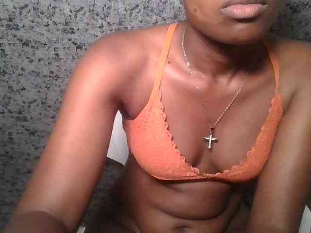 Brunnette-blonde webcam