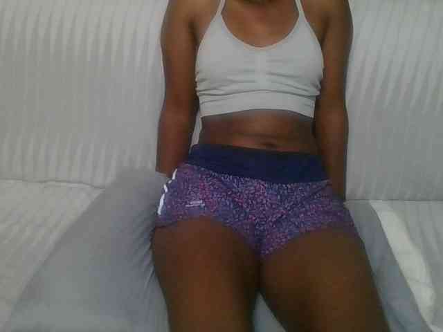 Brunnette-blonde webcam