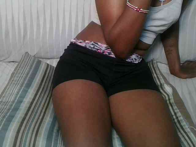 Brunnette-blonde webcam