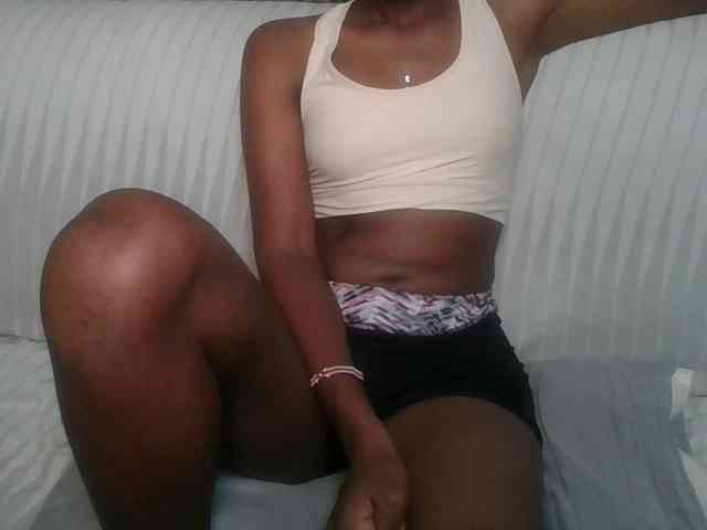 Brunnette-blonde webcam