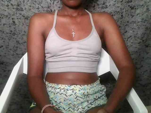 Brunnette-blonde webcam