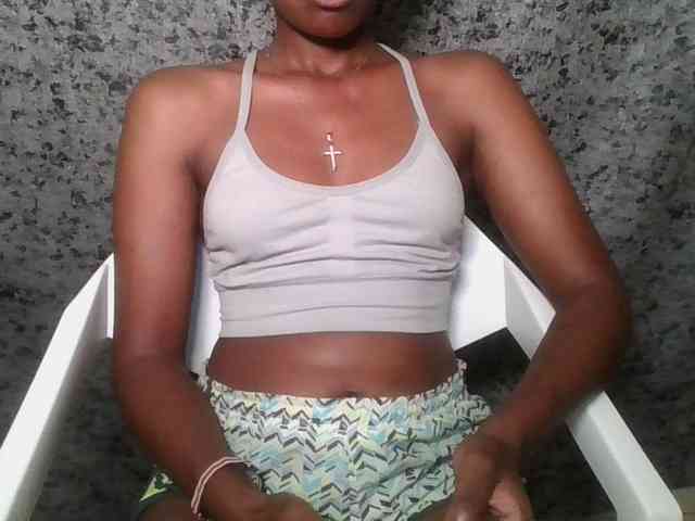 Brunnette-blonde webcam