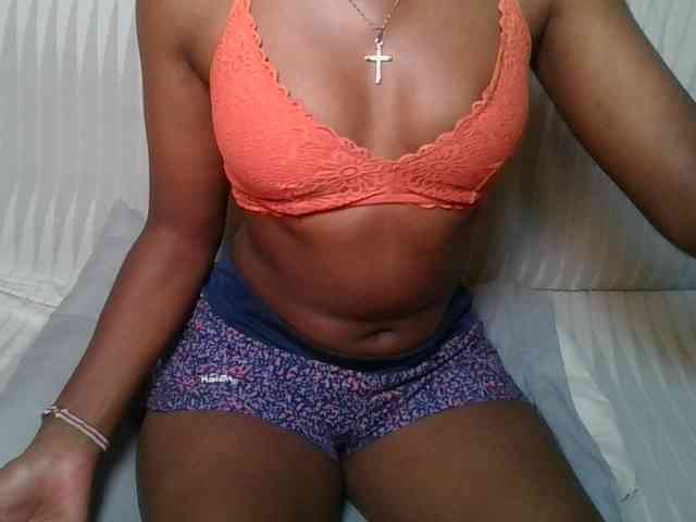 Brunnette-blonde webcam