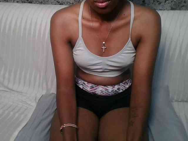 Brunnette-blonde webcam