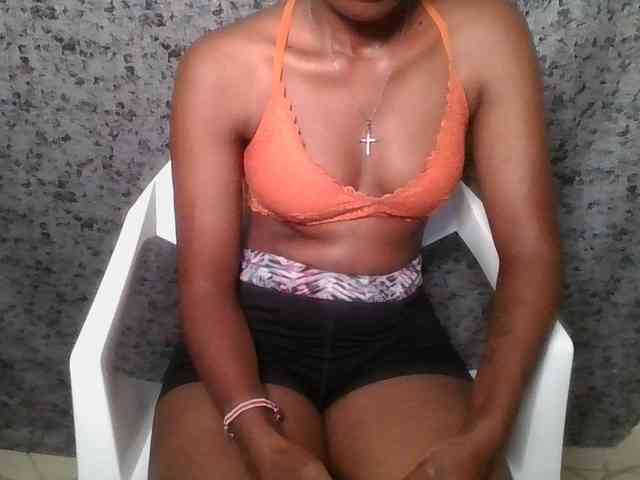 Brunnette-blonde webcam