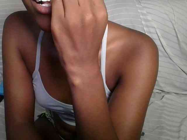 Brunnette-blonde Brunnette-blonde