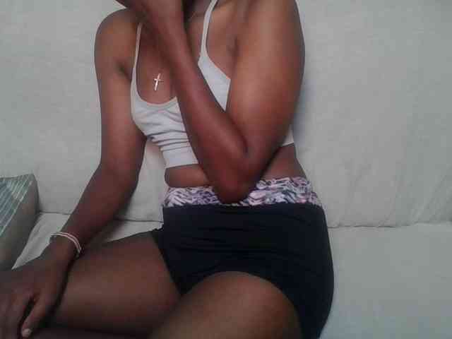 Brunnette-blonde webcam