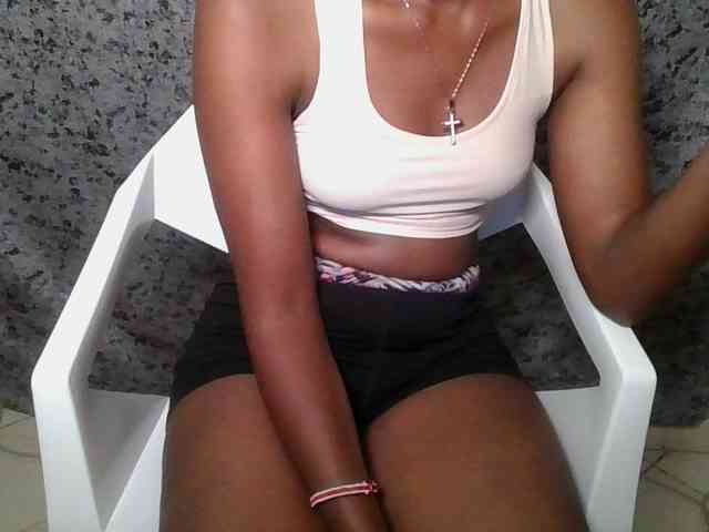 Brunnette-blonde webcam