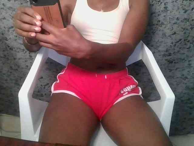 Brunnette-blonde webcam