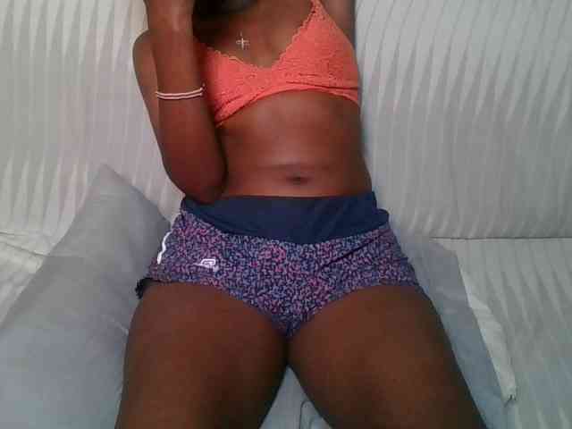 Brunnette-blonde webcam