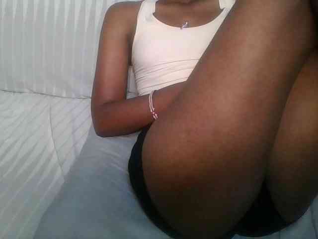 Brunnette-blonde webcam