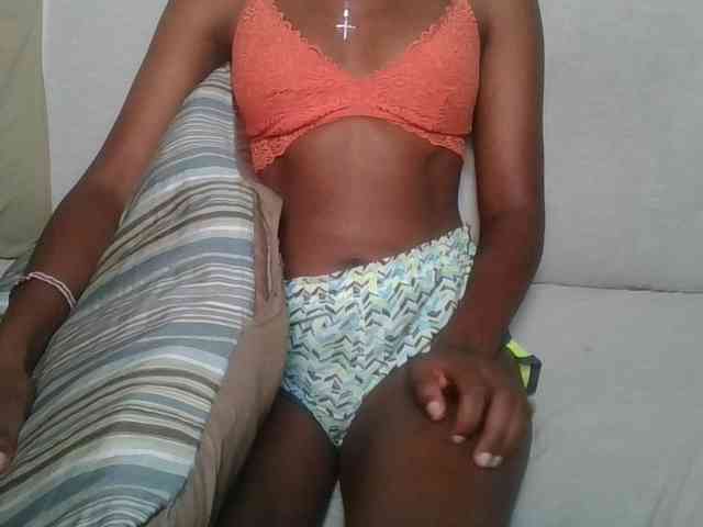 Brunnette-blonde webcam