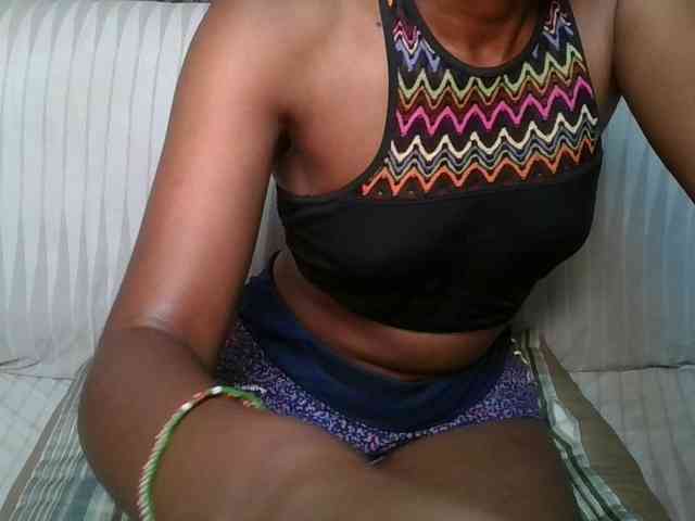 Brunnette-blonde webcam