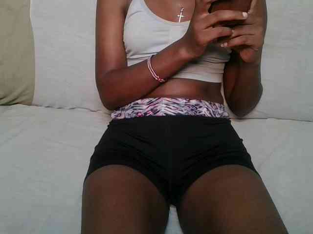 Brunnette-blonde webcam