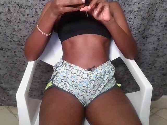 Brunnette-blonde webcam