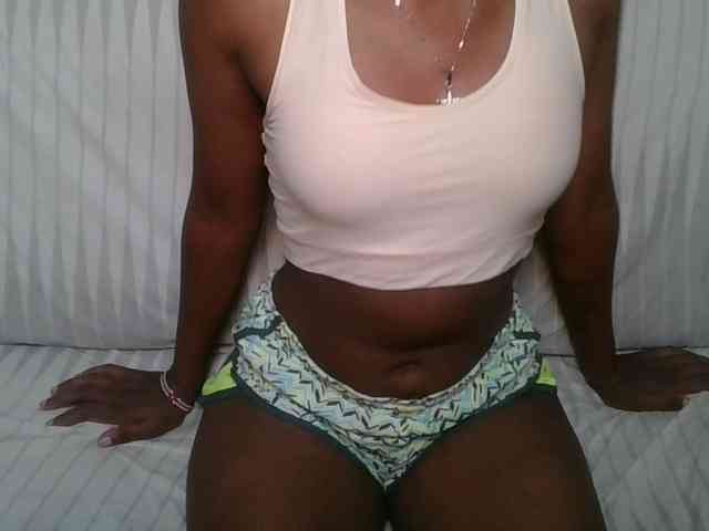 Brunnette-blonde webcam