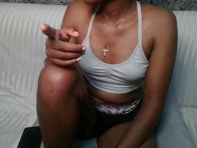 Brunnette-blonde webcam